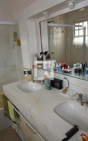 Casa à venda com 400m², 3 quartos e 3 vagasBanheiro da Suíte