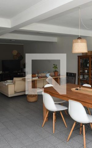 Casa à venda com 400m², 3 quartos e 3 vagasSalão de Festas