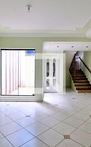 Casa à venda com 260m², 3 quartos e 2 vagasSala