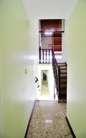 Casa à venda com 260m², 3 quartos e 2 vagasCorredor