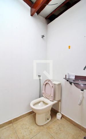 Casa à venda com 260m², 3 quartos e 2 vagasBanheiro de serviço