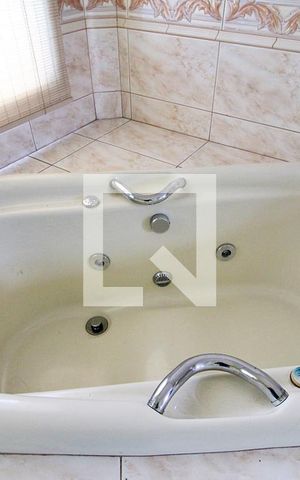 Casa à venda com 260m², 3 quartos e 2 vagasBanheiro da Suíte