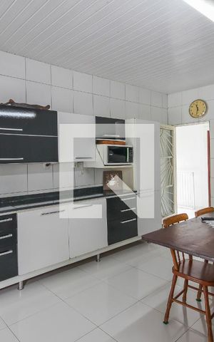 Casa à venda com 5400m², 4 quartos e 5 vagas Casa à venda com 5400m², 4 quartos e 5 vagasCozinha