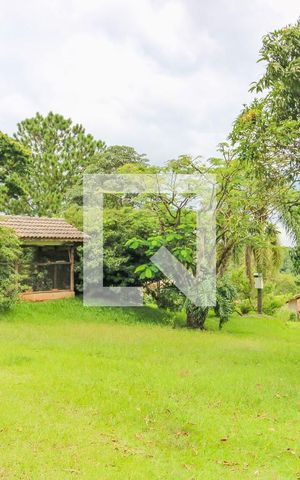 Casa à venda com 5400m², 4 quartos e 5 vagas Casa à venda com 5400m², 4 quartos e 5 vagasGaragem