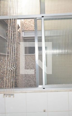 Apartamento à venda com 77m², 2 quartos e 1 vagaÁrea de Serviço