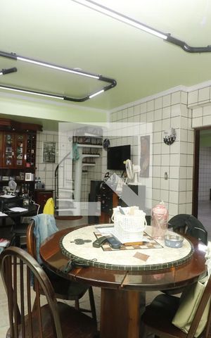 Casa à venda com 360m², 3 quartos e 4 vagasSalão ou escritório
