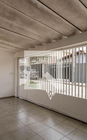 Casa à venda com 240m², 4 quartos e 1 vaga Casa à venda com 240m², 4 quartos e 1 vagaGaragem