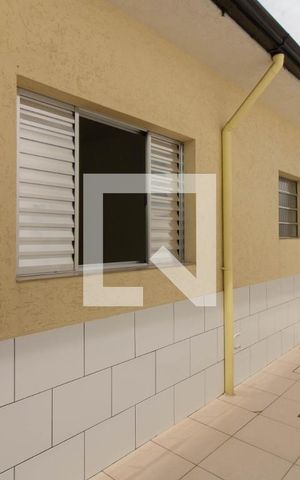 Casa à venda com 240m², 4 quartos e 1 vaga Casa à venda com 240m², 4 quartos e 1 vagaCorredor Lateral - Casa 2