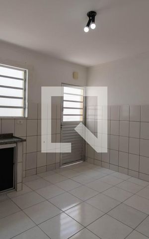 Casa à venda com 240m², 4 quartos e 1 vaga Casa à venda com 240m², 4 quartos e 1 vagaCozinha