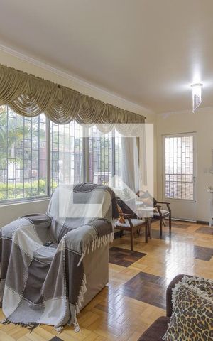 Casa à venda com 300m², 3 quartos e 5 vagas Casa à venda com 300m², 3 quartos e 5 vagasSala