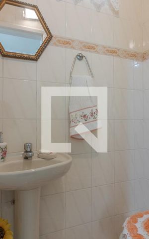 Casa à venda com 300m², 3 quartos e 5 vagas Casa à venda com 300m², 3 quartos e 5 vagasLavabo