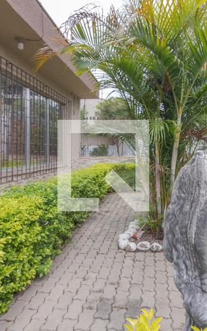 Casa à venda com 300m², 3 quartos e 5 vagas Casa à venda com 300m², 3 quartos e 5 vagasÁrea Externa