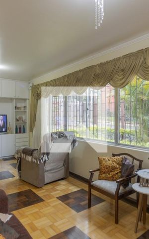 Casa à venda com 300m², 3 quartos e 5 vagas Casa à venda com 300m², 3 quartos e 5 vagasSala