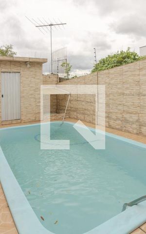 Casa à venda com 300m², 3 quartos e 5 vagas Casa à venda com 300m², 3 quartos e 5 vagasPiscina