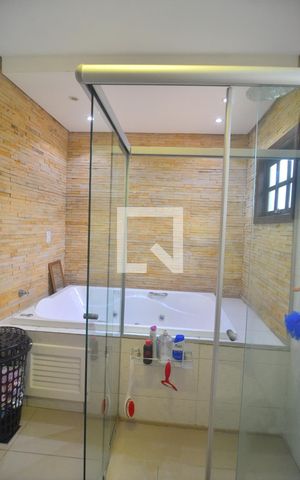 Casa à venda com 264m², 3 quartos e 4 vagasBanheiro