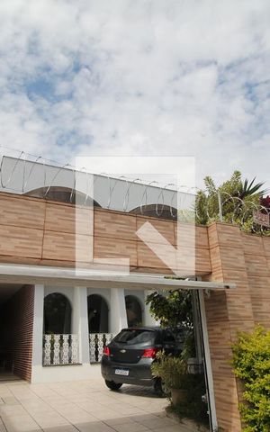 Casa à venda com 400m², 6 quartos e 4 vagasFachada