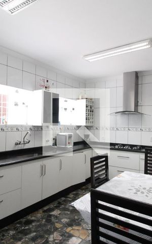 Casa à venda com 400m², 6 quartos e 4 vagasCozinha
