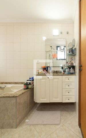 Apartamento à venda com 168m², 3 quartos e 2 vagas Apartamento à venda com 168m², 3 quartos e 2 vagasBanheiro da Suíte