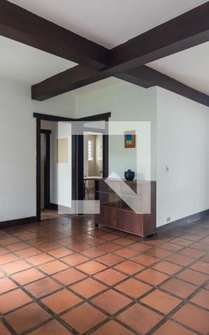 Casa para alugar com 250m², 3 quartos e 3 vagas Casa para alugar com 250m², 3 quartos e 3 vagasSala