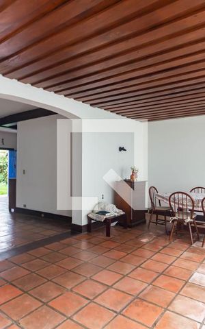 Casa para alugar com 250m², 3 quartos e 3 vagas Casa para alugar com 250m², 3 quartos e 3 vagasSala de Jantar