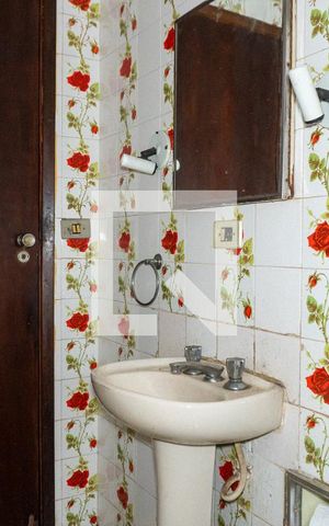 Casa à venda com 250m², 4 quartos e 3 vagas Casa à venda com 250m², 4 quartos e 3 vagasBanheiro 2