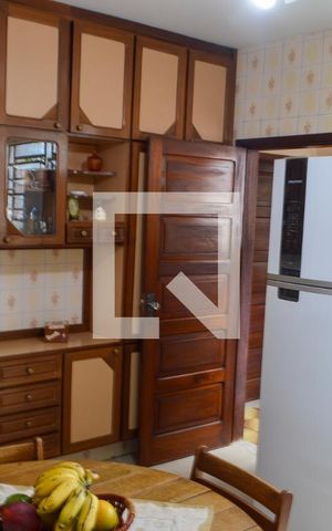 Casa à venda com 390m², 3 quartos e 4 vagas Casa à venda com 390m², 3 quartos e 4 vagasCozinha