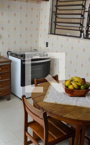 Casa à venda com 390m², 3 quartos e 4 vagas Casa à venda com 390m², 3 quartos e 4 vagasCozinha
