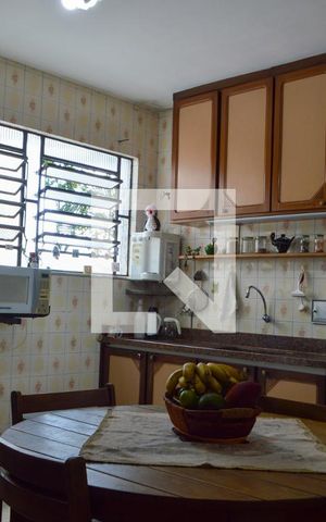 Casa à venda com 390m², 3 quartos e 4 vagas Casa à venda com 390m², 3 quartos e 4 vagasCozinha