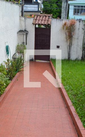 Casa à venda com 390m², 3 quartos e 4 vagas Casa à venda com 390m², 3 quartos e 4 vagasJardim