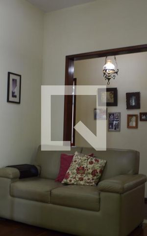 Casa à venda com 390m², 3 quartos e 4 vagas Casa à venda com 390m², 3 quartos e 4 vagasSala de TV