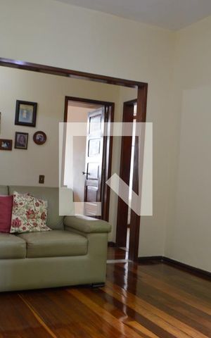 Casa à venda com 390m², 3 quartos e 4 vagas Casa à venda com 390m², 3 quartos e 4 vagasSala de TV