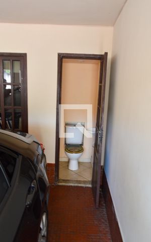 Casa à venda com 390m², 3 quartos e 4 vagas Casa à venda com 390m², 3 quartos e 4 vagasBanheiro da churrasqueira 1