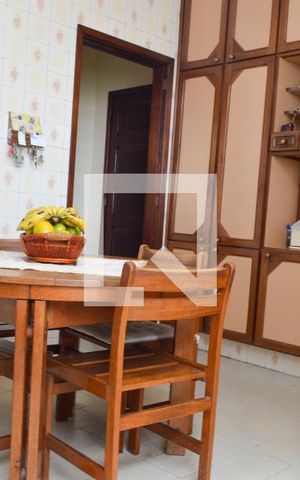 Casa à venda com 390m², 3 quartos e 4 vagas Casa à venda com 390m², 3 quartos e 4 vagasCozinha
