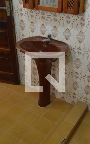 Casa à venda com 390m², 3 quartos e 4 vagasBanheiro da Edicula
