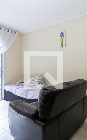 Casa à venda com 80m², 2 quartos e 2 vagas Casa à venda com 80m², 2 quartos e 2 vagasSala