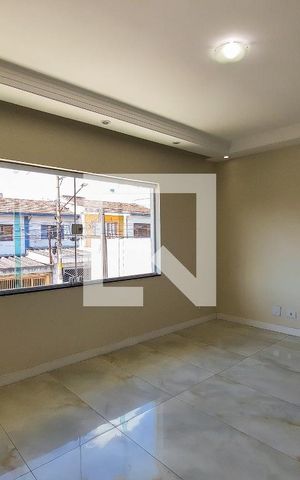 Casa à venda com 89m², 2 quartos e 4 vagas Casa à venda com 89m², 2 quartos e 4 vagasSala