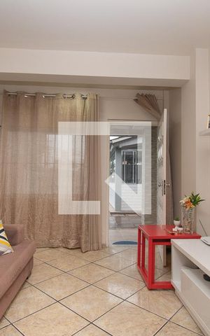 Casa para alugar com 75m², 2 quartos e 5 vagas Casa para alugar com 75m², 2 quartos e 5 vagassalabanheiro