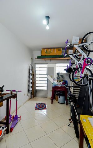 Casa à venda com 261m², 3 quartos e 8 vagasQuarto de Serviço