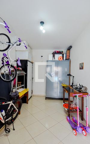 Casa à venda com 261m², 3 quartos e 8 vagasQuarto de Serviço