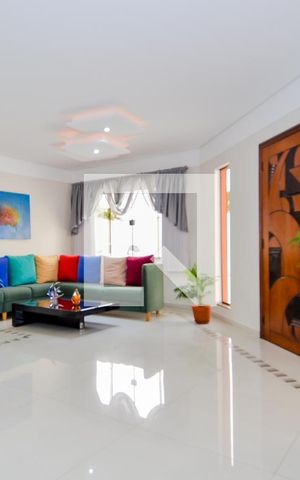 Casa à venda com 261m², 3 quartos e 8 vagasSala