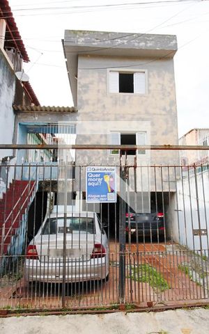 Casa à venda com 200m², 2 quartos e 2 vagas Casa à venda com 200m², 2 quartos e 2 vagasFachada