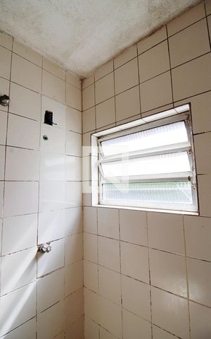 Casa à venda com 200m², 2 quartos e 2 vagas Casa à venda com 200m², 2 quartos e 2 vagasBanheiro 2