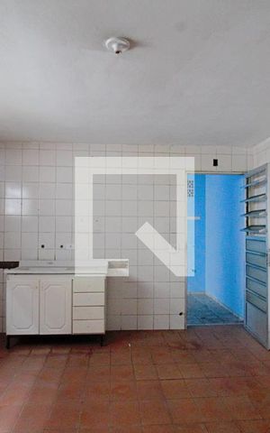 Casa à venda com 200m², 2 quartos e 2 vagas Casa à venda com 200m², 2 quartos e 2 vagasCozinha