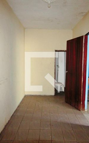 Casa à venda com 200m², 2 quartos e 2 vagas Casa à venda com 200m², 2 quartos e 2 vagasQuarto de Serviço