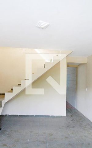 Casa à venda com 200m², 2 quartos e 2 vagas Casa à venda com 200m², 2 quartos e 2 vagasSala