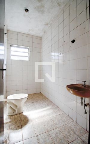Casa à venda com 200m², 2 quartos e 2 vagas Casa à venda com 200m², 2 quartos e 2 vagasBanheiro 2
