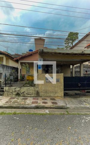 Casa à venda com 80m², 3 quartos e 1 vaga Casa à venda com 80m², 3 quartos e 1 vagaFachada