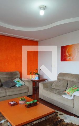 Casa à venda com 200m², 3 quartos e 2 vagasSala