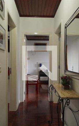 Casa à venda com 200m², 3 quartos e 2 vagasCorredor
