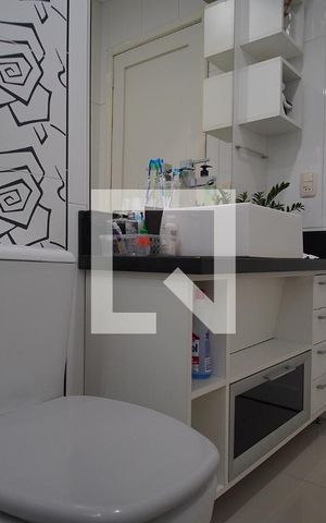 Casa à venda com 200m², 3 quartos e 2 vagasBanheiro 